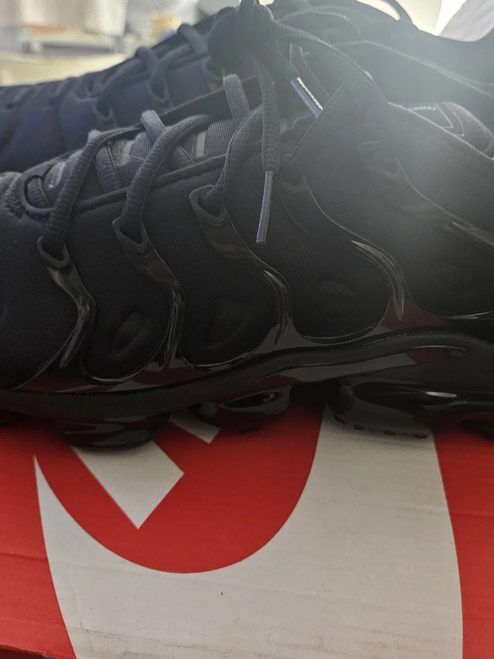 Nike Men’s Black Athletic Sneakers with Reflective Accents